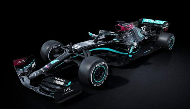 F1梅赛德斯车队赛车使用全黑涂装，车手装备将相应做调整
