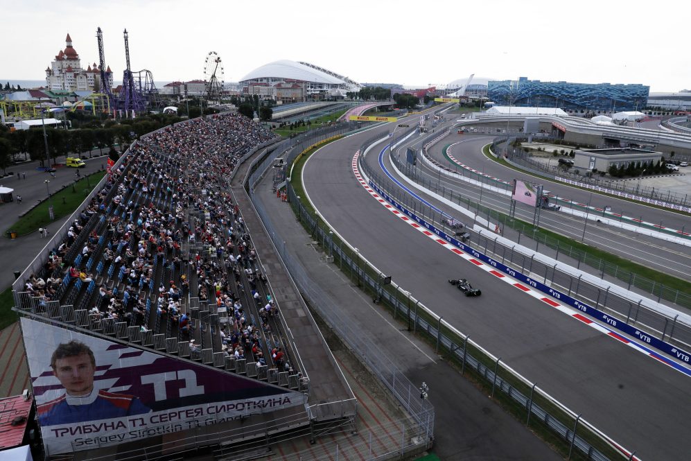 维斯塔潘F1俄罗斯大奖赛排位赛 与汉密尔顿一起占据头牌发车