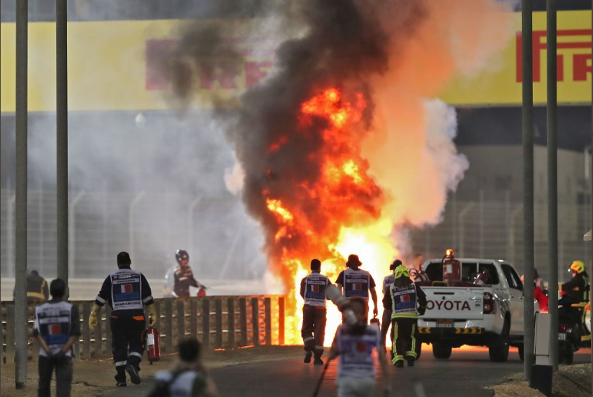 F1巴林站赛车起火格罗斯让死里逃生，赛车被折断