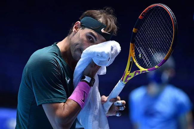 ATP年终总决赛蒂姆险胜纳达尔，锁定小组第一