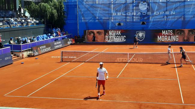 ATP250贝尔格莱德赛德约科维奇晋级，愤怒砸拍被罚分