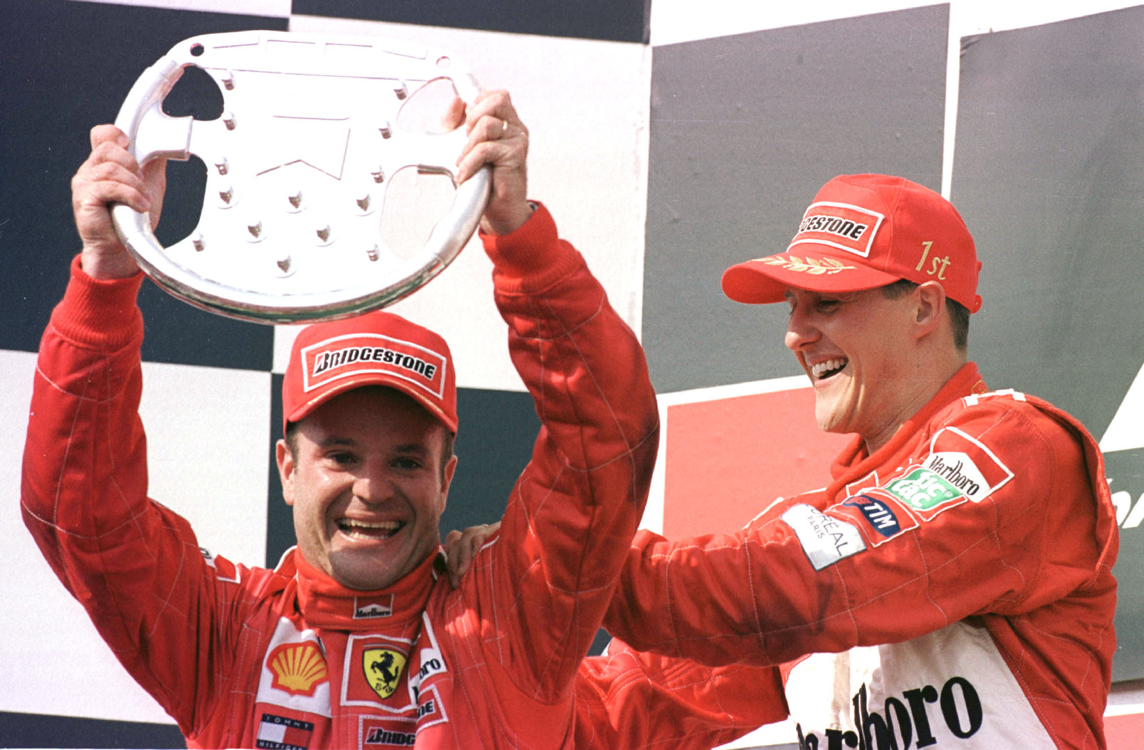 舒马赫与法拉利车队20年前的今天同时卫冕