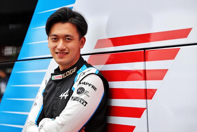 撒花：上海车手周冠宇加盟阿尔法罗密欧，明年出战F1