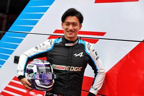 创造历史！中国车手周冠宇加入F1与博塔斯搭档