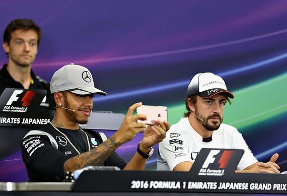 F1日本站周四新闻发布会，汉密尔顿的行为引发批评