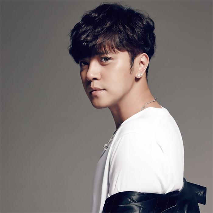 罗志祥更是一边热爱着音乐,一边实力宠粉的也是严谨,可爱又有温悄的