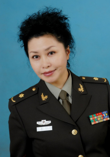 熊卿材:总政歌舞团男中音歌唱家,国家一级演员.