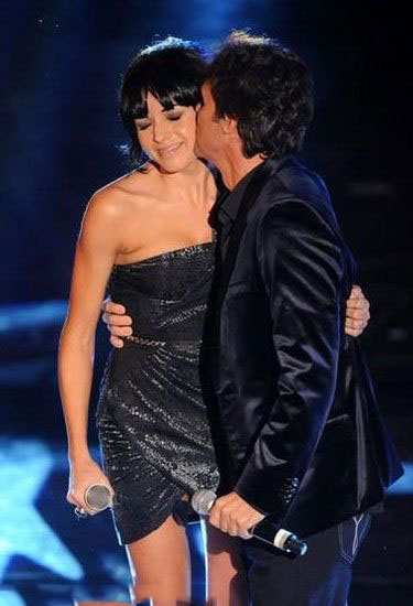 阿隆索与歌星妻子正式宣布离婚