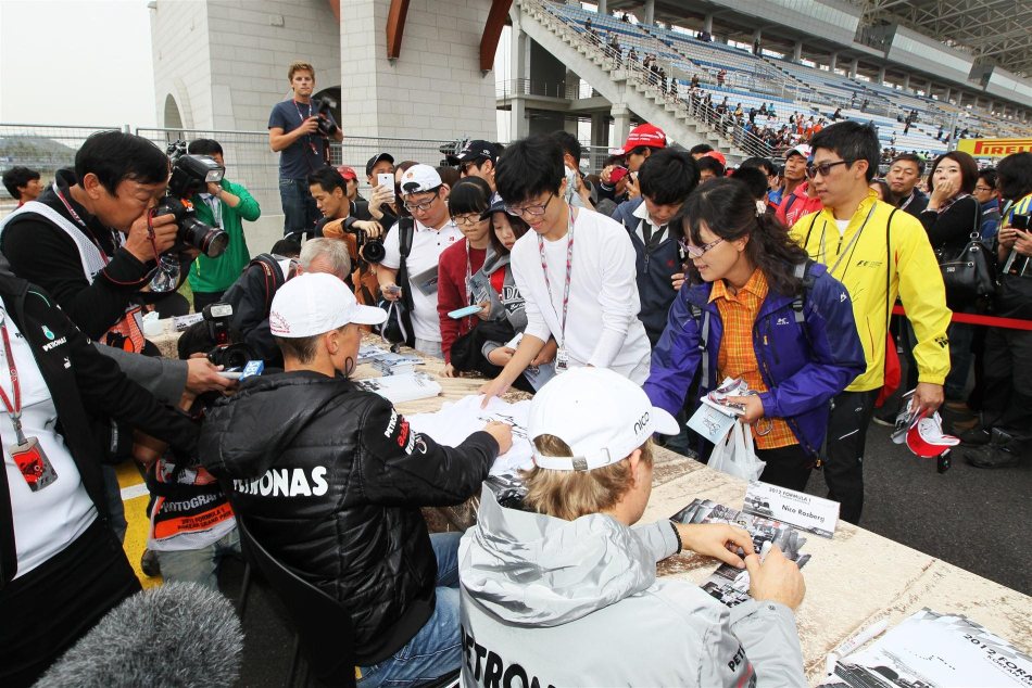 F1韩国站车手签名会