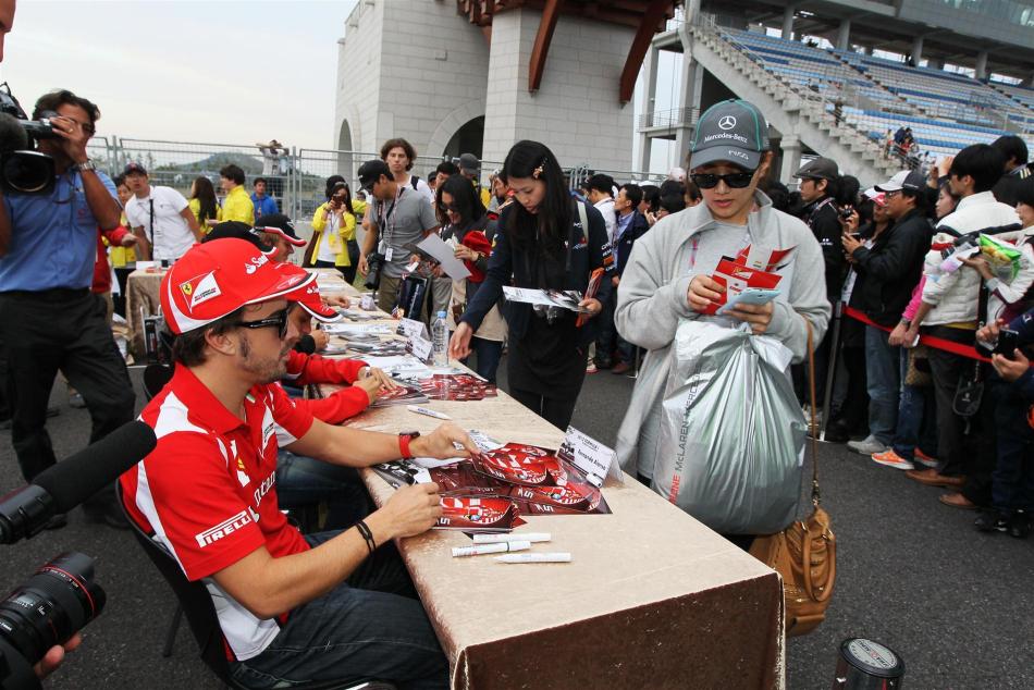 F1韩国站车手签名会