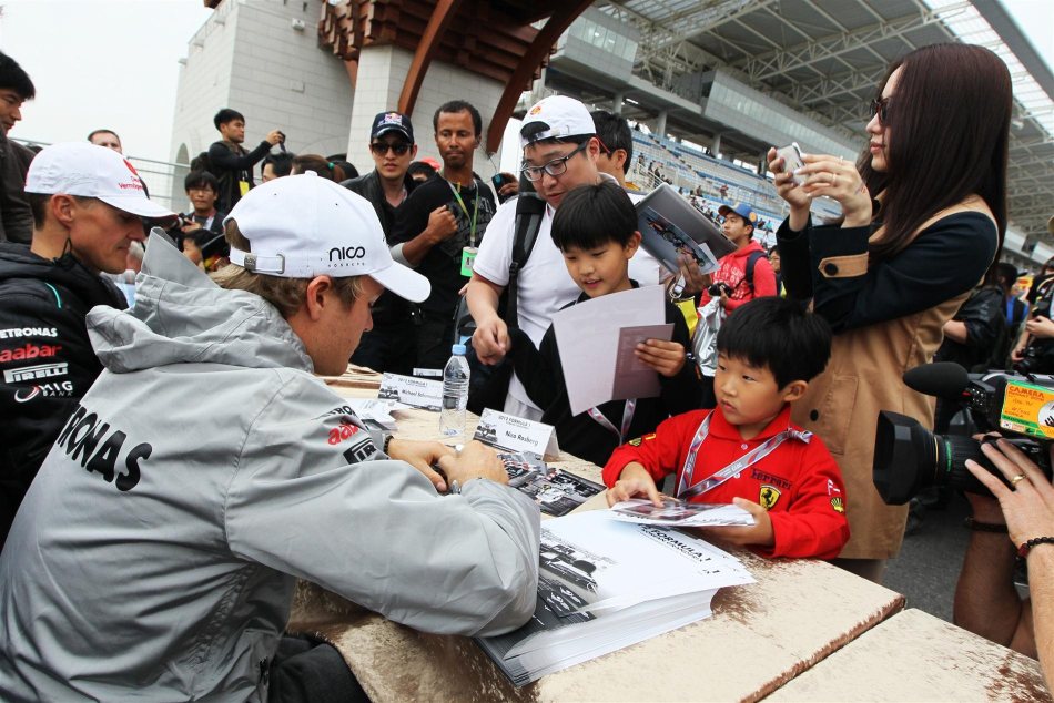 F1韩国站车手签名会