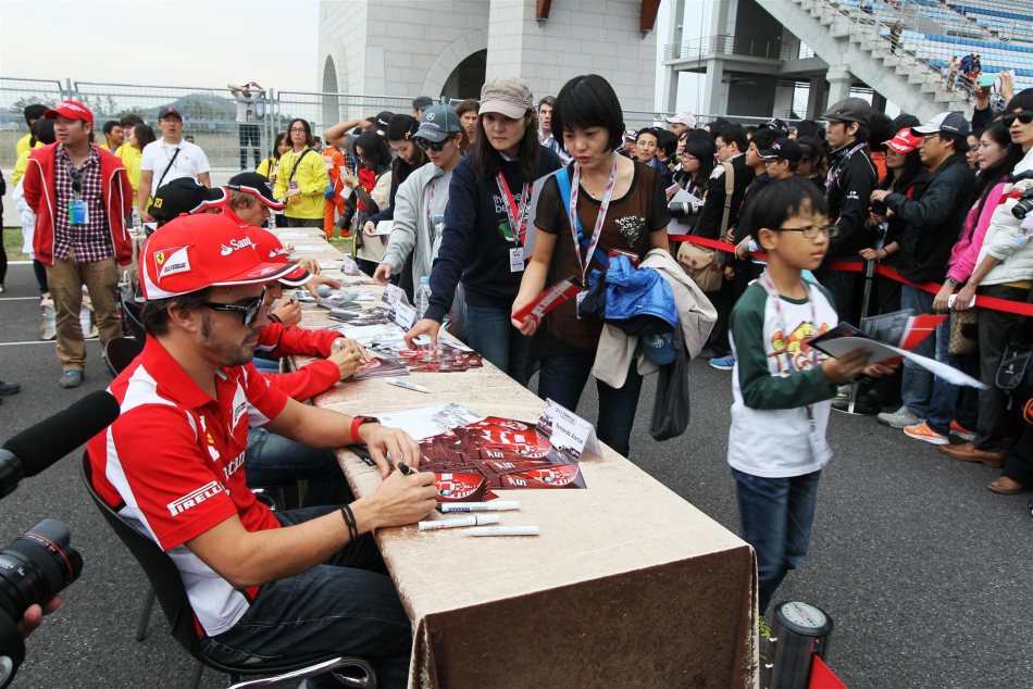 F1韩国站车手签名会